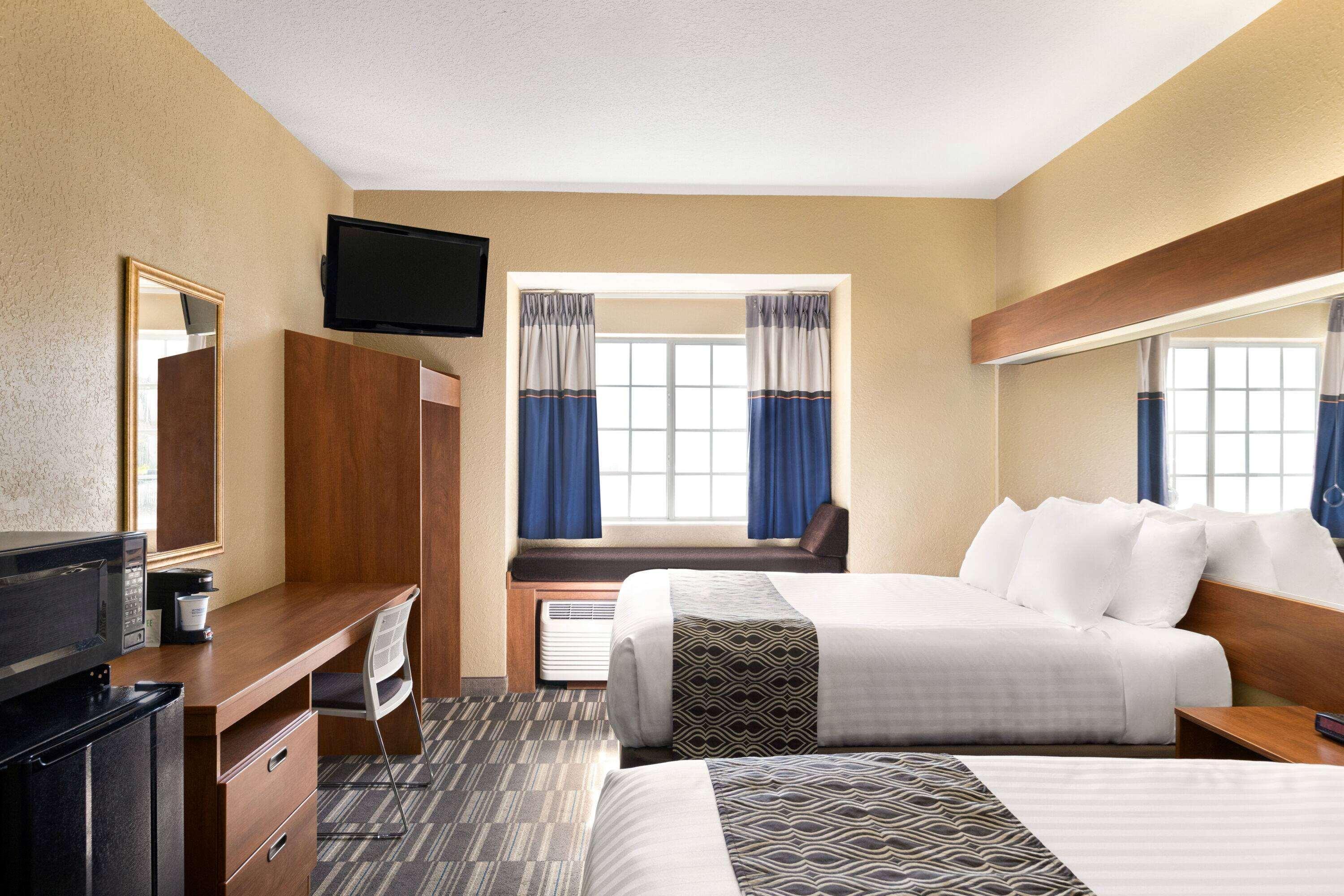 Microtel Inn And Suites - Зефирхиллс Экстерьер фото