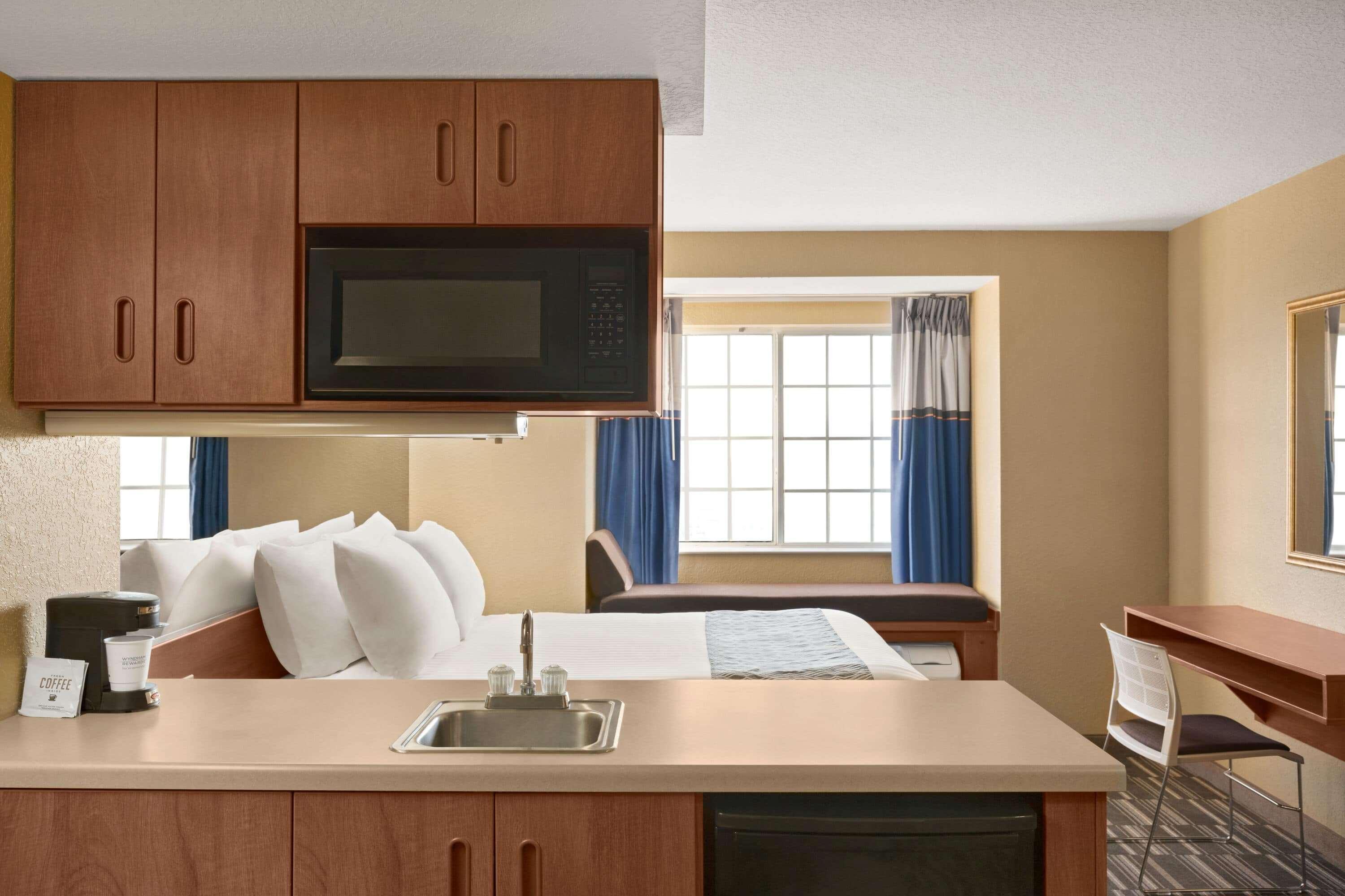 Microtel Inn And Suites - Зефирхиллс Экстерьер фото