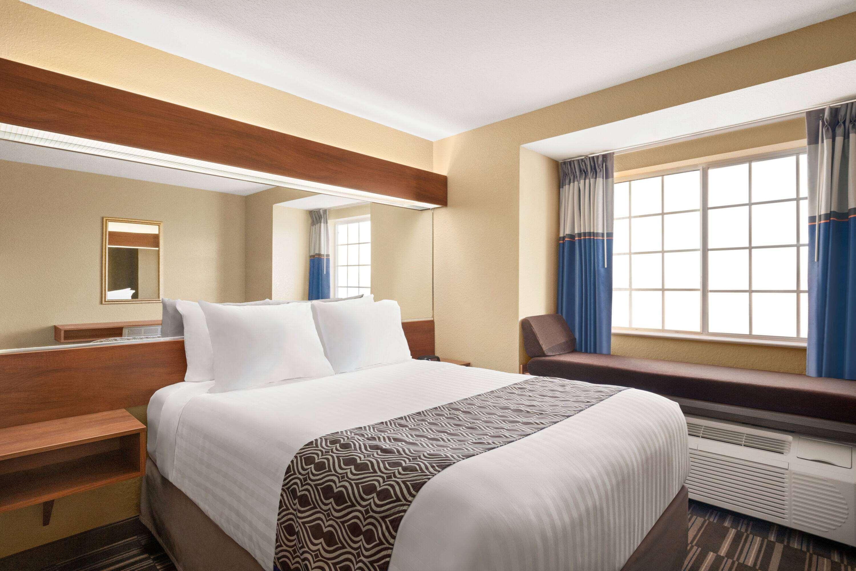 Microtel Inn And Suites - Зефирхиллс Экстерьер фото