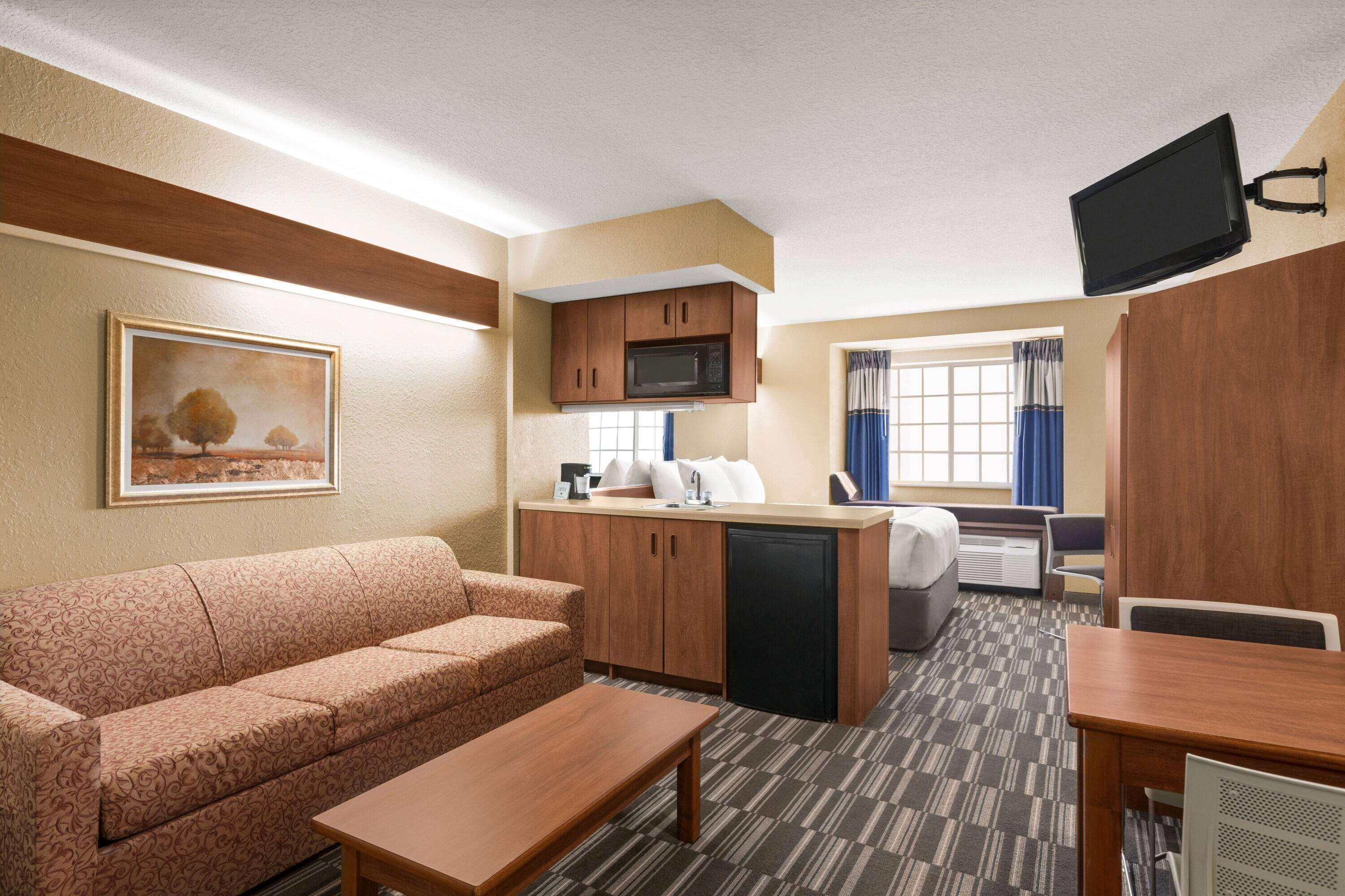 Microtel Inn And Suites - Зефирхиллс Экстерьер фото