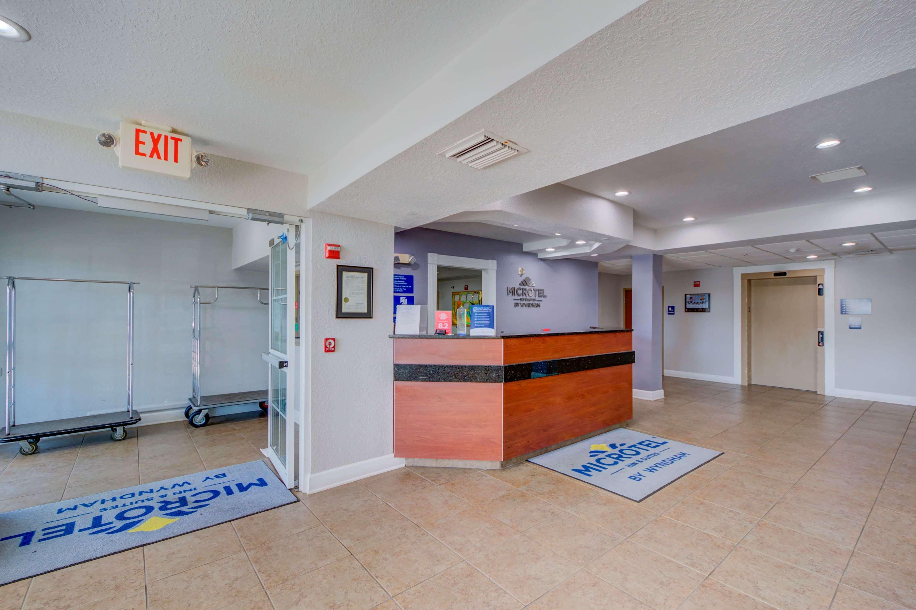 Microtel Inn And Suites - Зефирхиллс Экстерьер фото