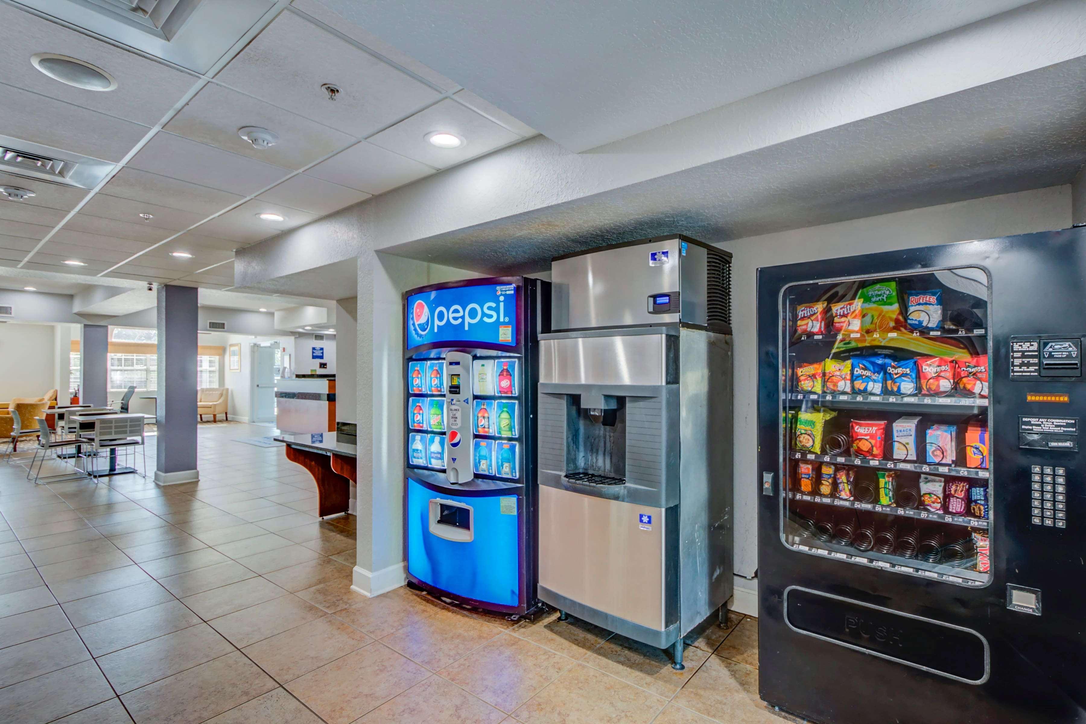 Microtel Inn And Suites - Зефирхиллс Экстерьер фото