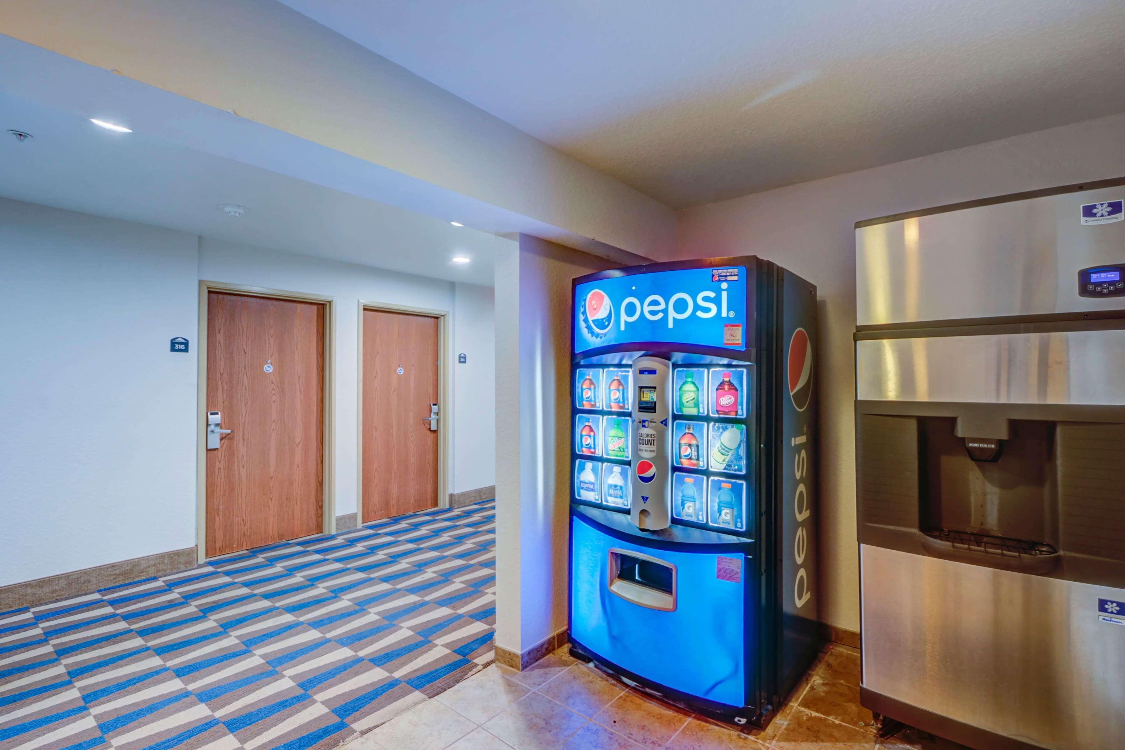 Microtel Inn And Suites - Зефирхиллс Экстерьер фото