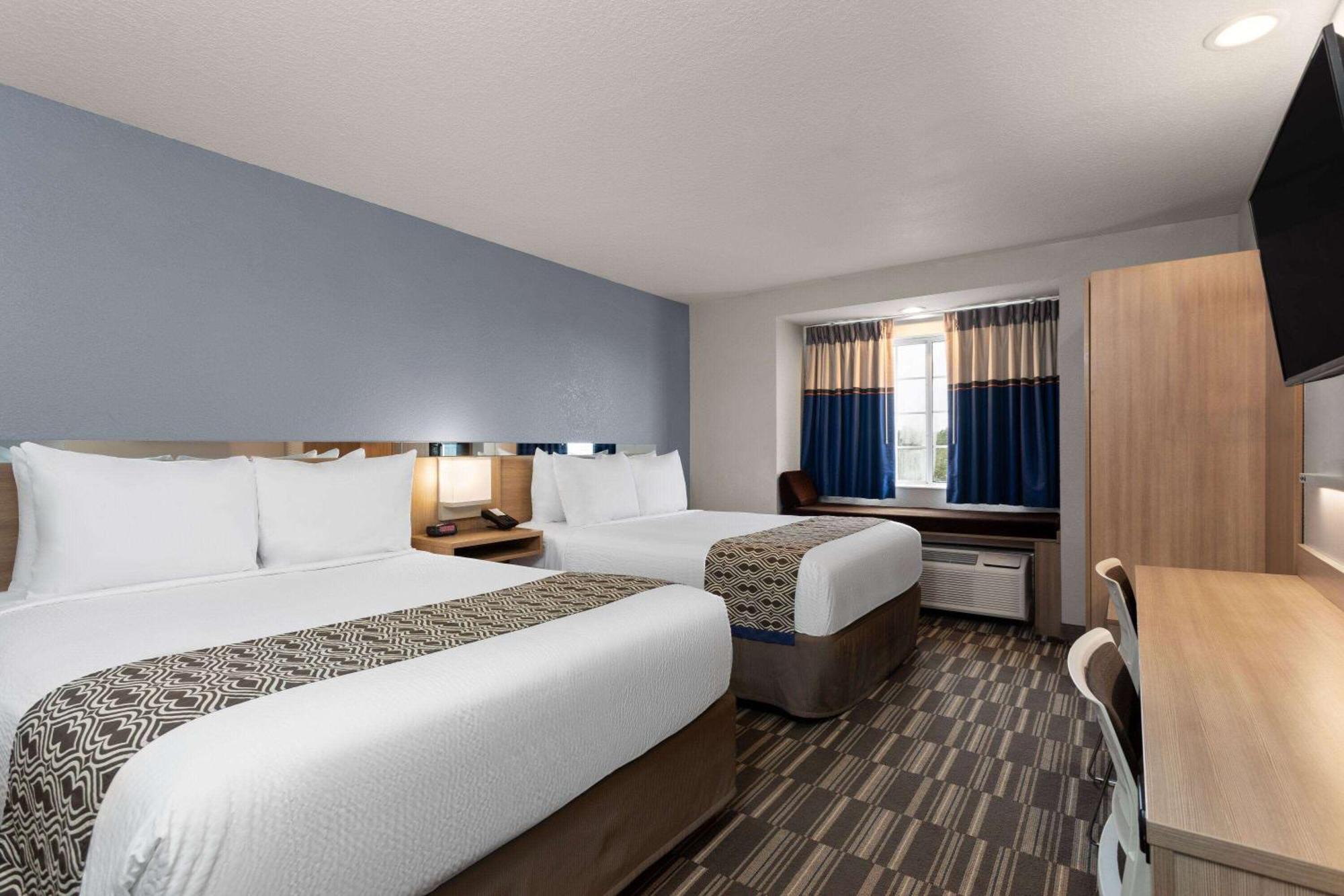 Microtel Inn And Suites - Зефирхиллс Экстерьер фото