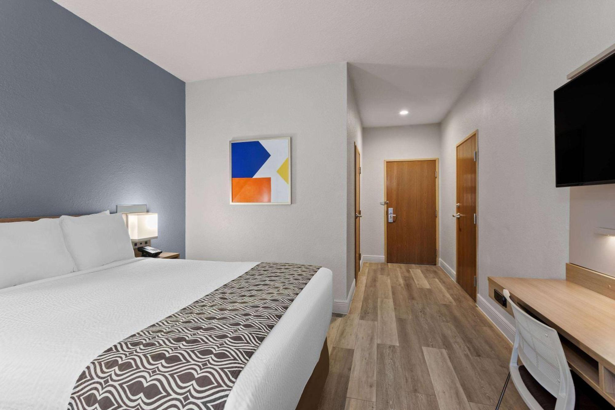 Microtel Inn And Suites - Зефирхиллс Экстерьер фото