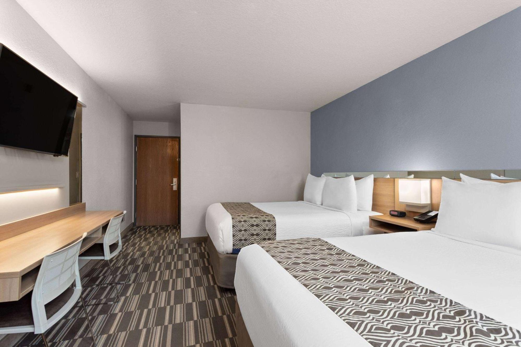 Microtel Inn And Suites - Зефирхиллс Экстерьер фото