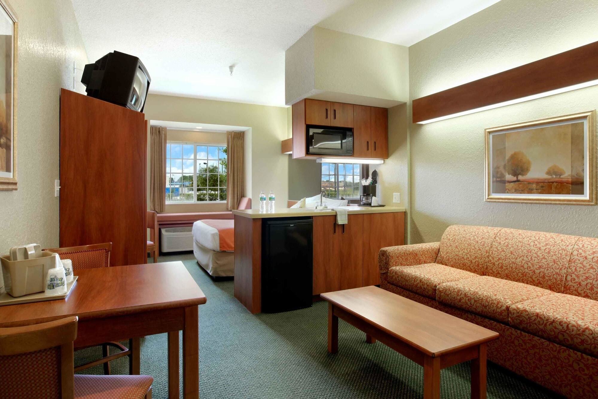 Microtel Inn And Suites - Зефирхиллс Экстерьер фото