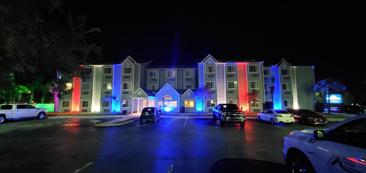 Microtel Inn And Suites - Зефирхиллс Экстерьер фото